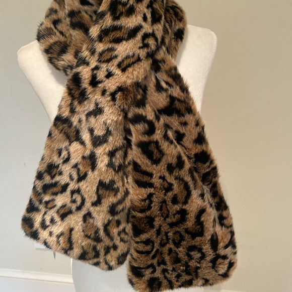 NWT leopard faux fur Banana Republic pull thru scarf - Picture 3 of 8